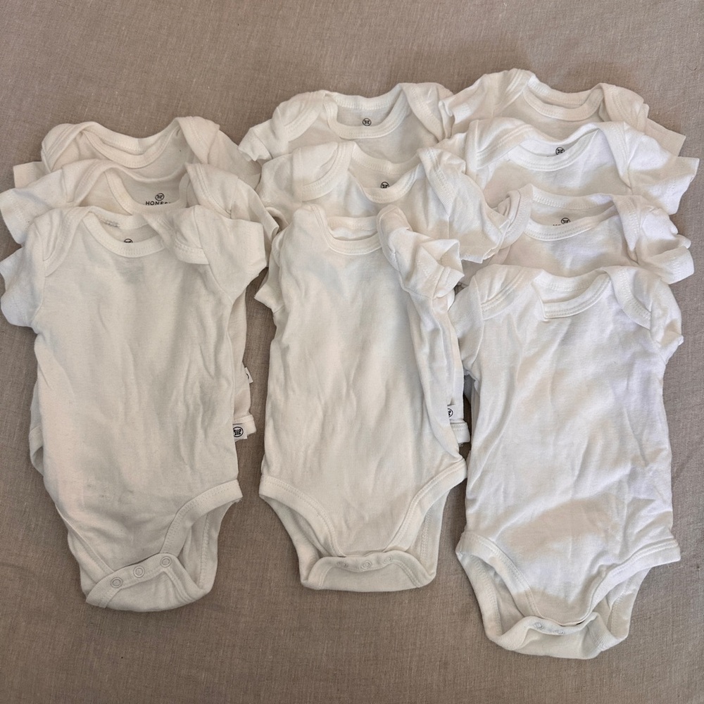 100% Organic Cotton. 10 white onesies. Newborn